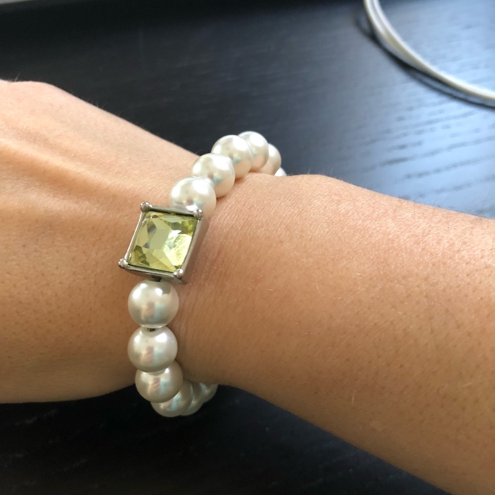 Lia Sophia Pearl w/ green stone stretch bracelet